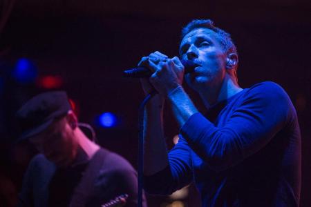 Coldplay und Frontmann Chris Martin bei einem ihrer - zuletzt seltenen - Live-Auftritte in New York Coldplay und Frontmann Chris Martin bei einem ihrer - zuletzt seltenen - Live-Auftritte in New York
