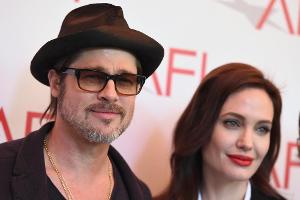 Angelina Jolie: Ihre Mutter hatte einen Geheimpakt mit der Ärztin