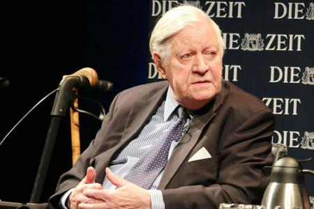 Altkanzler Helmut Schmidt verstarb im Alter von 96 Jahren Altkanzler Helmut Schmidt verstarb im Alter von 96 Jahren