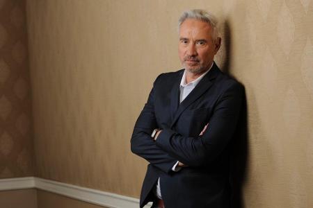 Roland Emmerich hielt seine Homosexualität lange Zeit geheim Roland Emmerich hielt seine Homosexualität lange Zeit geheim
