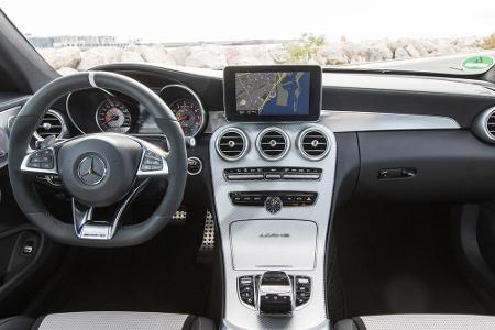Sportlichkeit ist Trumpf im Cockpit des AMG C 63 S