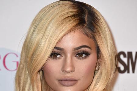 Kylie Jenner färbt ihre Haare gefühlt alle zwei Wochen um, aber ist ihr Haar auch gesund genug für den Farbwechsel? Kylie Jenner färbt ihre Haare gefühlt alle zwei Wochen um, aber ist ihr Haar auch gesund genug für den Farbwechsel?