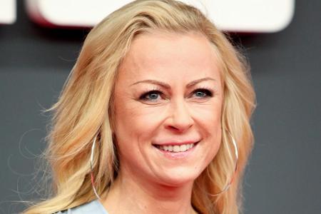 Ob Jenny Elvers auch noch so lächelt, wenn sie Maden verspeisen muss? Ob Jenny Elvers auch noch so lächelt, wenn sie Maden verspeisen muss?