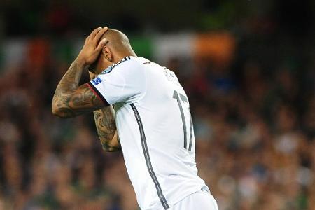 Jerome Boateng und seine Teamkollegen mussten die Nacht im Stadion ausharren Jerome Boateng und seine Teamkollegen mussten die Nacht im Stadion ausharren