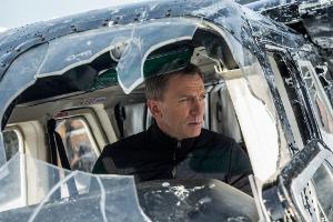 James Bond (Daniel Craig) kämpft auch in "Spectre" mit schweren Geschützen