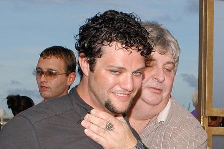 Bam Margera und sein Onkel Vincent bei den MTV VMAs 2005 Bam Margera und sein Onkel Vincent bei den MTV VMAs 2005