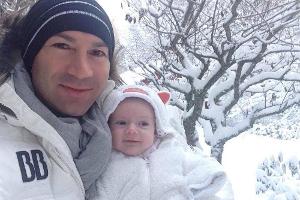 Lucas Cordalis und Sophia genießen den ersten Schnee