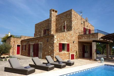 Mallorca steht bei Familien hoch im Kurs. Komfortable Ferienhäuser bieten ausreichend Platz und Privatsphäre. Mallorca steht bei Familien hoch im Kurs. Komfortable Ferienhäuser bieten ausreichend Platz und Privatsphäre.