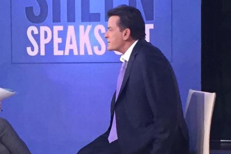 Charlie Sheen während des Interviews in der Charlie Sheen während des Interviews in der