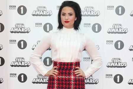 Demi Lovato im Preppy-Look Demi Lovato im Preppy-Look