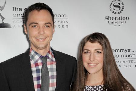 Jim Parsons und Mayim Bialik dürfen ihre Charaktere endlich, endlich ranlassen Jim Parsons und Mayim Bialik dürfen ihre Charaktere endlich, endlich ranlassen