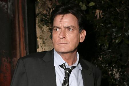 Charlie Sheen zeigt sich offen und ehrlich wie nie Charlie Sheen zeigt sich offen und ehrlich wie nie