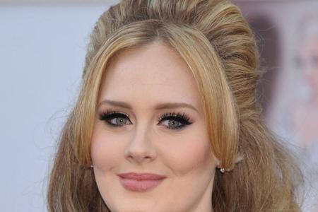 Vor der Geburt ihres Sohnes Angelos zog sich Adele aus dem Musikbusiness zurück - jetzt ist sie zurück Vor der Geburt ihres Sohnes Angelos zog sich Adele aus dem Musikbusiness zurück - jetzt ist sie zurück