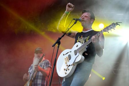 Die Eagles of Detah Metal um Frontmann Jesse Hughes standen bei dem verheerenden Angriff auf der Bühne der Konzerthalle Bata... Die Eagles of Detah Metal um Frontmann Jesse Hughes standen bei dem verheerenden Angriff auf der Bühne der Konzerthalle Bata...