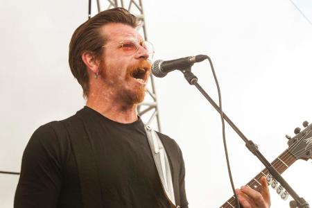 Die Eagles of Death Metal wollen bei der Wiedereröffnung des Bataclan spielen Die Eagles of Death Metal wollen bei der Wiedereröffnung des Bataclan spielen