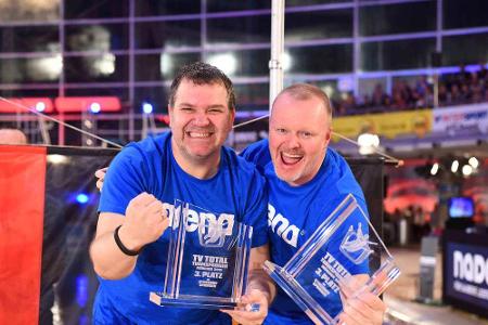 Die Sensation ist Perfekt: Stefan Raab (r.) und Elton holten sich beim letzten Die Sensation ist Perfekt: Stefan Raab (r.) und Elton holten sich beim letzten