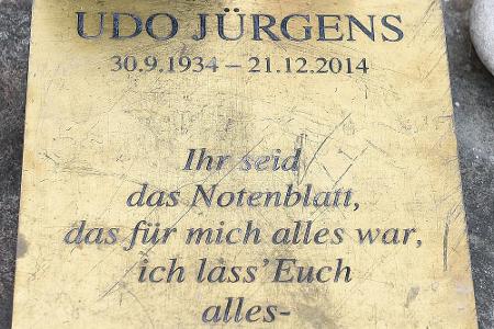 Wie hier zu sehen ist, war auf der ursprünglichen Grabplatte das 