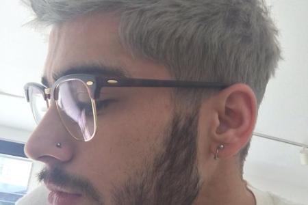 Trägt Zayn Malik auf dem Foto die Brille von Gigi Hadid? Trägt Zayn Malik auf dem Foto die Brille von Gigi Hadid?