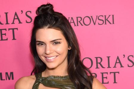 Kendall Jenner spendete Essen an Bedürftige Kendall Jenner spendete Essen an Bedürftige