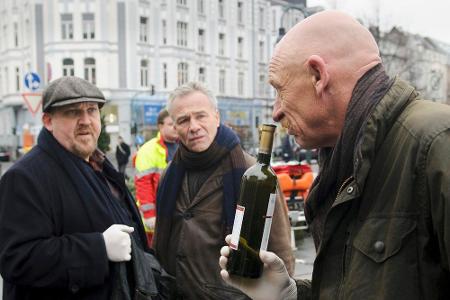 Die Kommissare Ballauf (Klaus J. Behrendt, M.) und Schenk (Dietmar Bär, l.) ermitteln im Fall eines vergifteten Obdachlosen Die Kommissare Ballauf (Klaus J. Behrendt, M.) und Schenk (Dietmar Bär, l.) ermitteln im Fall eines vergifteten Obdachlosen