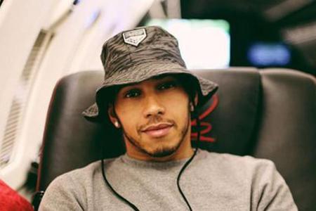 Lewis Hamilton möchte aus seinen Fehlern lernen: Am Montag verursachte der Formel-1-Pilot einen Autounfall Lewis Hamilton möchte aus seinen Fehlern lernen: Am Montag verursachte der Formel-1-Pilot einen Autounfall