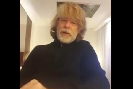 Terrorgefahr in Hannover: Helge Schneider schält erstmal eine Mandarine Terrorgefahr in Hannover: Helge Schneider schält erstmal eine Mandarine