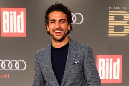 Elyas M'Barek freut sich über den Sommer Elyas M'Barek freut sich über den Sommer