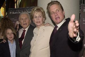 Michael Douglas trauert um seine Mutter