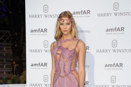Wie aus einem Märchen - Karlie Kloss macht Dornröschen in ihrem rosa Kleid Konkurrenz Wie aus einem Märchen - Karlie Kloss macht Dornröschen in ihrem rosa Kleid Konkurrenz