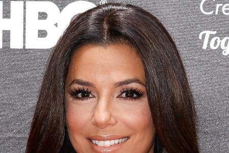 So schön ist nur ein natürliches Lächeln - Eva Longoria bezaubert alle mit ihrer Ausstrahlung. Kaum einer kommt auf die Idee... So schön ist nur ein natürliches Lächeln - Eva Longoria bezaubert alle mit ihrer Ausstrahlung. Kaum einer kommt auf die Idee...