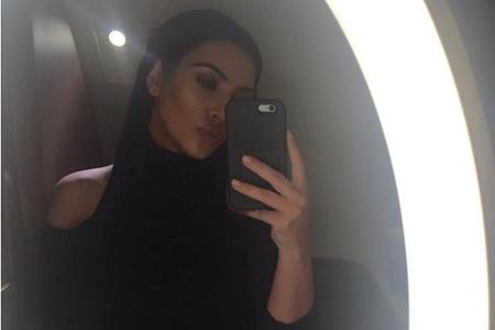 Selfie-Queen Kim Kardashian schafft es, überall das perfekte Foto zu schießen Selfie-Queen Kim Kardashian schafft es, überall das perfekte Foto zu schießen