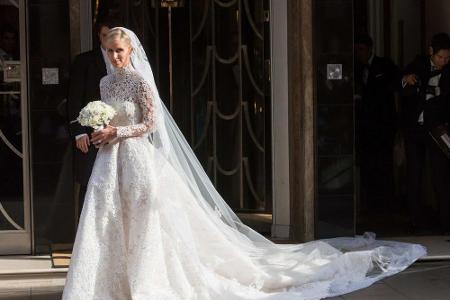 Gefährlich langer Schleier: Nicky Hilton in ihrem Hochzeitskleid Gefährlich langer Schleier: Nicky Hilton in ihrem Hochzeitskleid