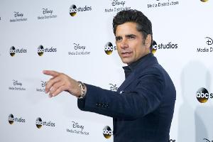 "Full House"-Star John Stamos checkt in Entzugsklinik ein