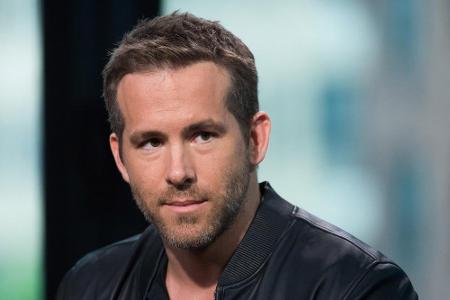 Ryan Reynolds hat schon einige Stunts hinter sich. Nun spürt der 38-Jährige den Zahn der Zeit Ryan Reynolds hat schon einige Stunts hinter sich. Nun spürt der 38-Jährige den Zahn der Zeit