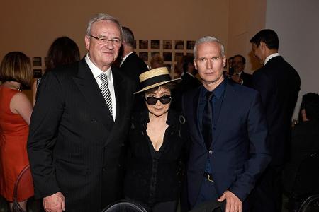 VW-Chef Martin Winterkorn, Ehrengast Yoko Ono, MoMA PS1-Leiter Klaus Biesenbach (von links)