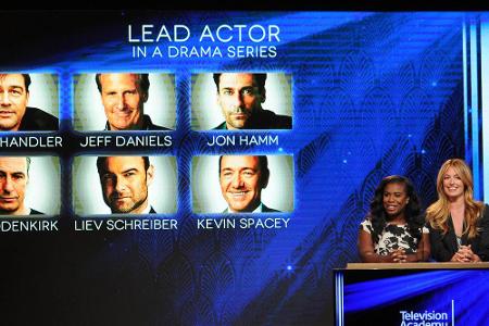 Uzo Aduba (l.) und Cat Deeley präsentierten die Nominierten für die 67. Emmy Awards Uzo Aduba (l.) und Cat Deeley präsentierten die Nominierten für die 67. Emmy Awards