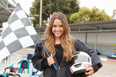 Gab auf der Kartbahn Gas: Bachelorette Alisa Gab auf der Kartbahn Gas: Bachelorette Alisa