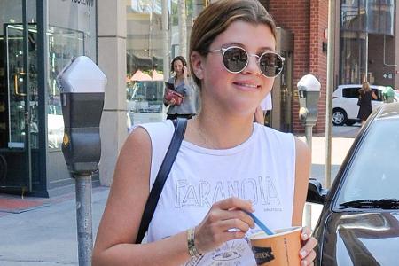Hollywood liebt den Frozen Yogurt: Auch Nicole Richies kleine Schwester Sofia kann nicht widerstehen Hollywood liebt den Frozen Yogurt: Auch Nicole Richies kleine Schwester Sofia kann nicht widerstehen