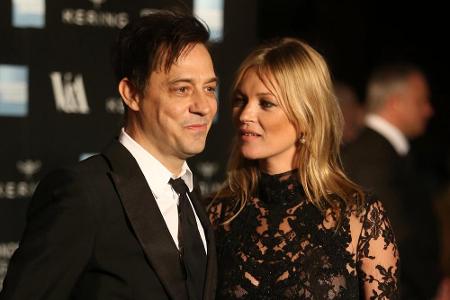 Gehören diese verliebten Blicke der Vergangenheit an? Kate Moss und Jamie Hince sollen seit Wochen nicht mehr miteinander sp...