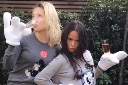 Ob Kate Hudson (l.) sich auch bei diesem Zwillings-Look auf Lopez' Meinung verlassen hat? Ob Kate Hudson (l.) sich auch bei diesem Zwillings-Look auf Lopez' Meinung verlassen hat?