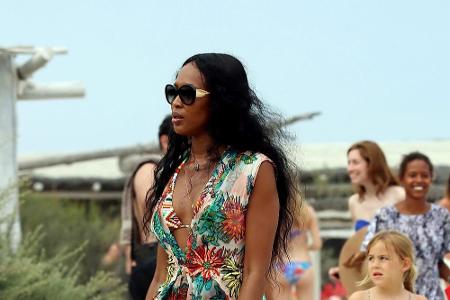Naomi Campbell weiß, wie man Farben richtig kombiniert Naomi Campbell weiß, wie man Farben richtig kombiniert