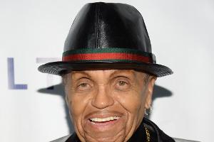 Joe Jackson erleidet Schlaganfall am 87. Geburtstag