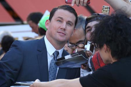 Channing Tatum umringt von Fans