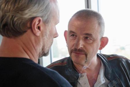 Tatort - Hinter dem Spiegel: Hauptkommissar Paul Brix (Wolfram Koch) wird von seinem ehemaligen Partner Simon Finger (Domini... Tatort - Hinter dem Spiegel: Hauptkommissar Paul Brix (Wolfram Koch) wird von seinem ehemaligen Partner Simon Finger (Domini...