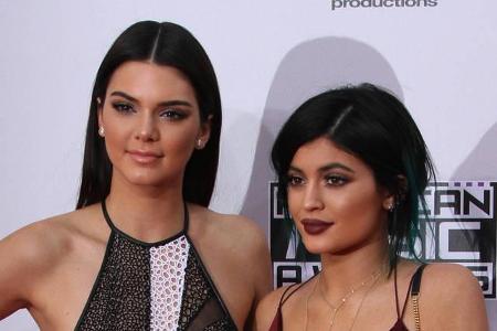 Kourtney, Khloe und Kim Kardashian aufgepasst! Ihr bekommt Konkurrenz aus der eigenen Familie. Derzeit scheint es, als seien...