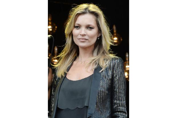 ...in ziemlich große Fußstapfen! Niemand Geringeres als das britische Topmodel Kate Moss entwarf bereits Kollektionen für da...
