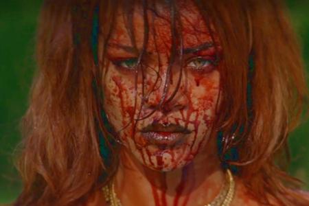 Die letzte Szene des Videos schockt am meisten: Rihanna zeigt sich blutüberströmt