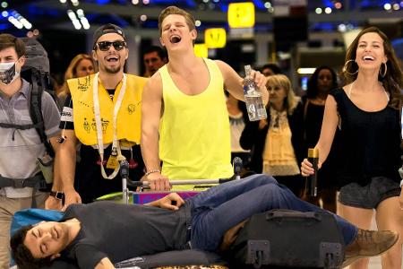 Beschreibt den Film sehr treffend: Chaotische Schüler-Truppe am Flughafen in Bangkok Beschreibt den Film sehr treffend: Chaotische Schüler-Truppe am Flughafen in Bangkok
