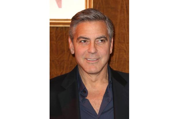 Zugegeben, es fällt uns schon ein bisschen schwer, uns einen verkaterten und zerknautschten George Clooney vorzustellen. Dam...