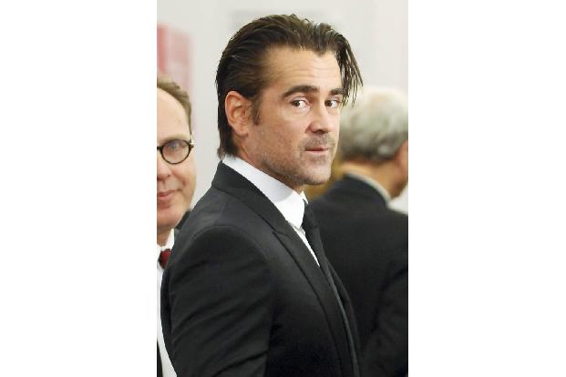 ...klassischer mag es sein Kollege Colin Farrell. Er vertreibt den Kater mit 
